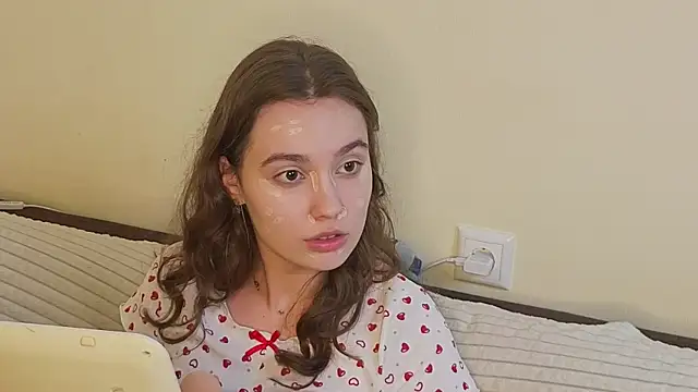 JolieDerringer online show from July 9, 7:33 am
