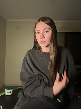 daisycollins online show from June 7, 11:28 am