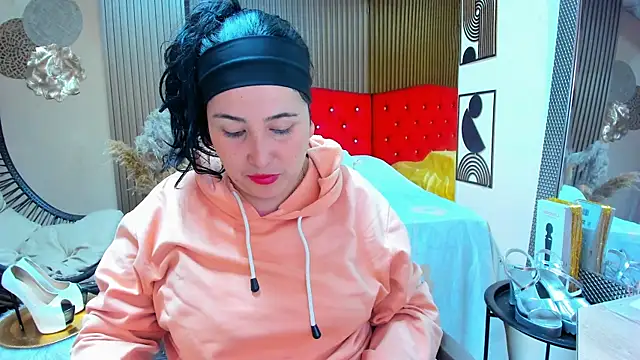 BBWLuxuryMuse online show from August 4, 12:44 pm