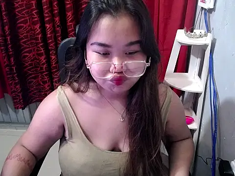 hotchickgirl online show from July 4, 9:27 am