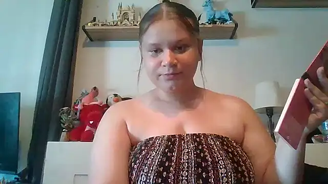 prettybabygurl04 online show from May 4, 8:23 pm