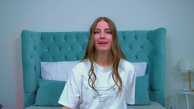 SofiaSarvains online show from June 26, 7:04 pm