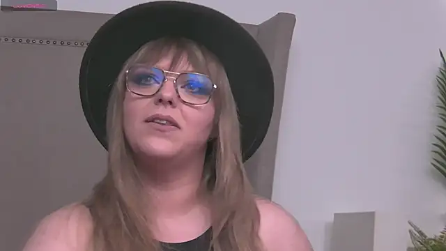 ZoeSkyee online show from June 2, 5:47 pm
