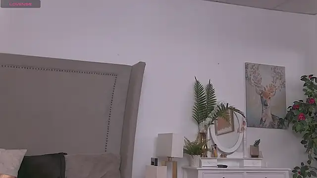 ZoeSkyee online show from May 29, 5:44 pm
