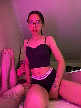LeslyJouretdy online show from May 25, 8:24 am