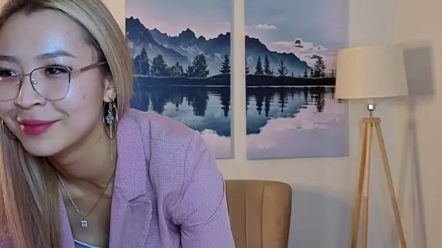 VickyVantull online show from May 8, 5:43 am