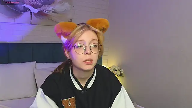FoxxyyPolly online show from June 5, 7:03 am