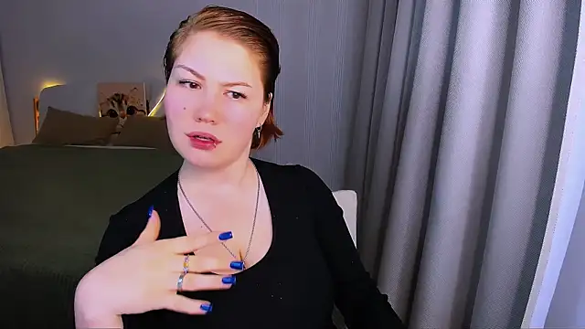 MiaLacrice online show from July 19, 4:15 am