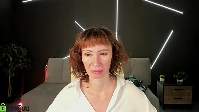 gracekellyyy online show from July 19, 4:37 am