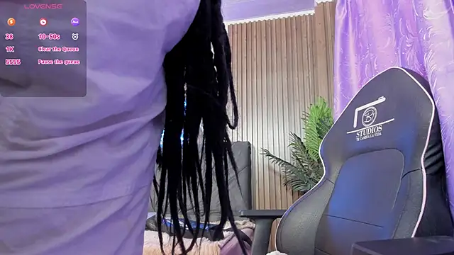 CRISTALBROKE TAY online show from June 1, 7:15 pm