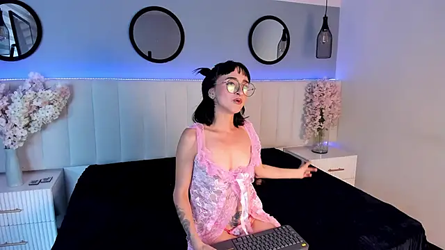 Lilith Abrahams  online show from May 8, 4:27 am