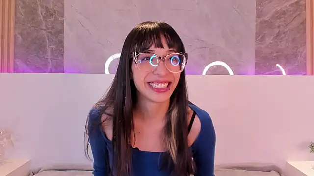 EmiliaBell  online show from July 7, 1:03 pm