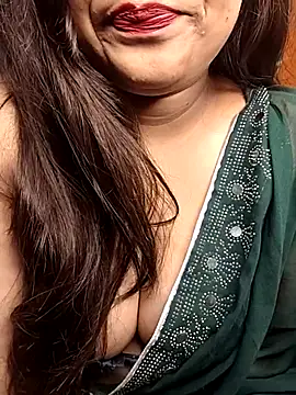 Trending-Desigirls online show from July 24, 3:10 pm