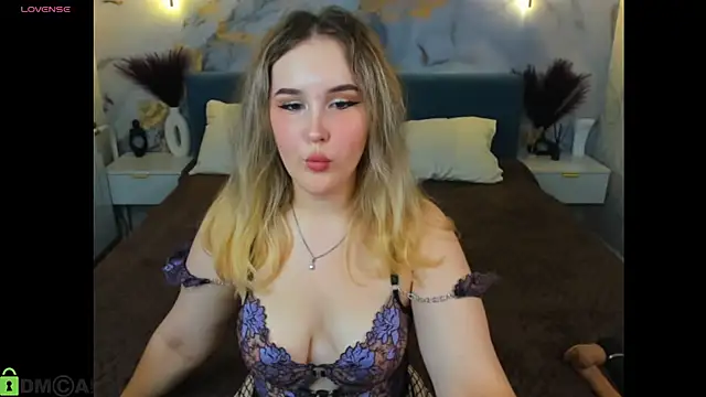 Stacey Dawson online show from July 19, 9:11 am