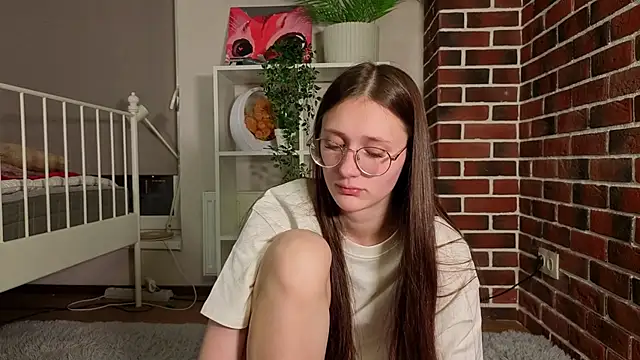 WinonaGue online show from June 2, 9:27 pm