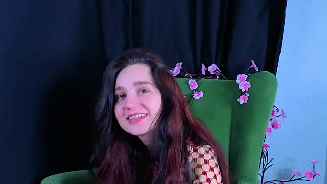 ReynaEdge online show from June 3, 2:33 pm