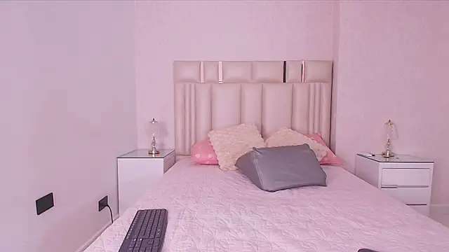 mia velvett  online show from July 7, 11:57 am