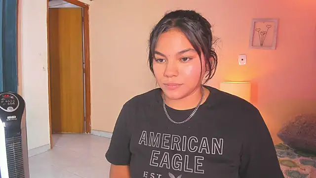 naomy ruiz  online show from June 3, 2:33 pm