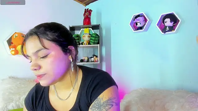 naomy ruiz  online show from May 19, 12:23 pm