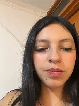 Miel rousse online show from July 12, 8:04 am