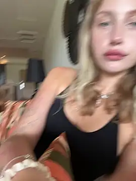 onlyjolyn online show from June 5, 8:42 am