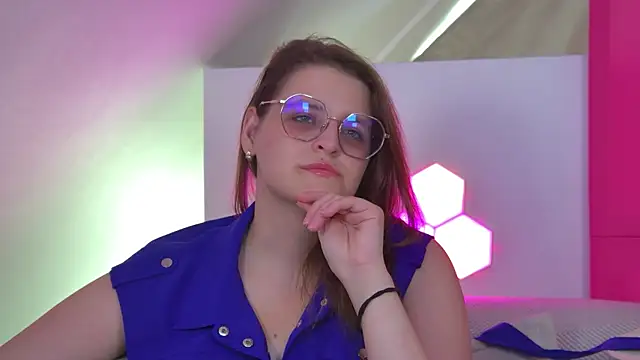 AlexaAvery online show from July 18, 6:28 am