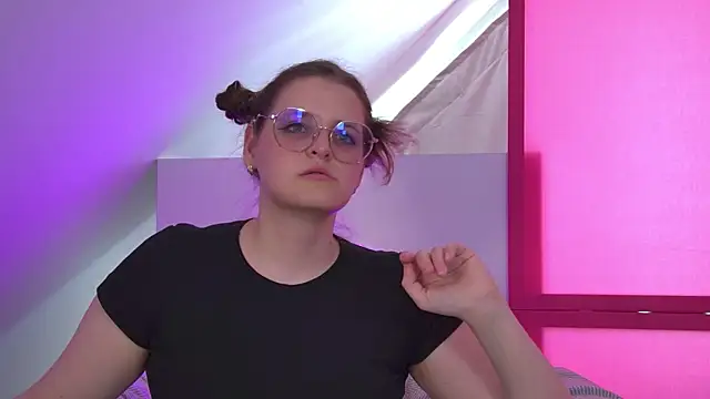 AlexaAvery online show from June 3, 2:33 pm