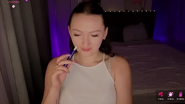 MizLouLou online show from June 4, 12:49 am