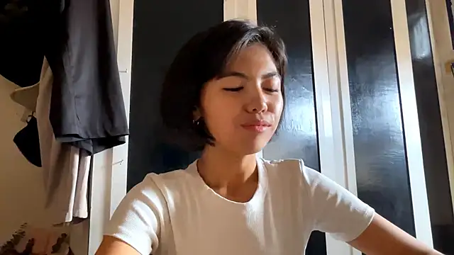 YukikoSchaefers online show from June 2, 3:18 am