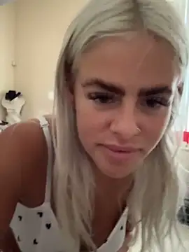 Blondiepeachx online show from June 7, 11:17 am