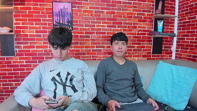 Hoot boyss  online show from June 2, 8:10 pm