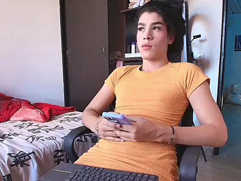 im auroraa online show from July 17, 8:12 pm