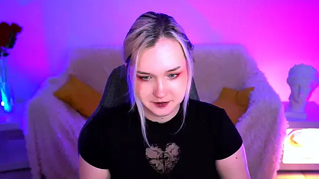 ViolettWoods online show from June 2, 8:26 am
