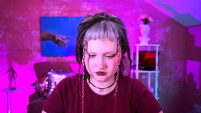 ViolettWoods online show from July 20, 10:50 am