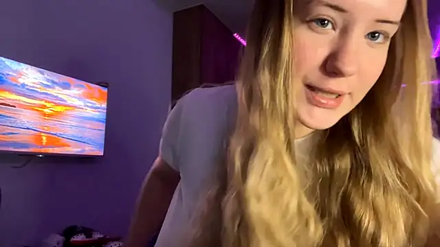 Lisi Kiss  online show from June 3, 8:03 pm