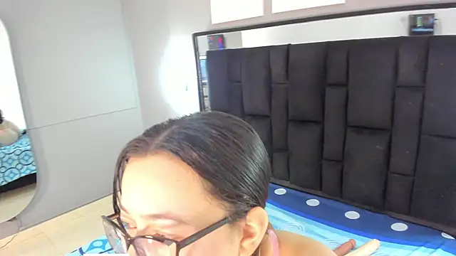 zoe curvyy online show from June 3, 12:28 pm