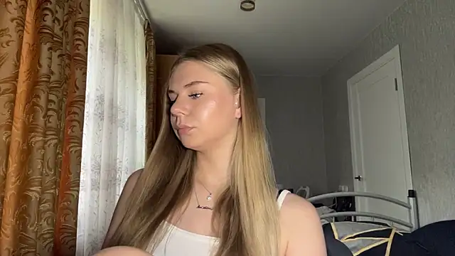 HoneysPiee online show from June 3, 12:39 pm