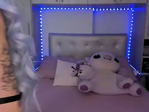 Honniewhitee  online show from July 6, 10:12 pm