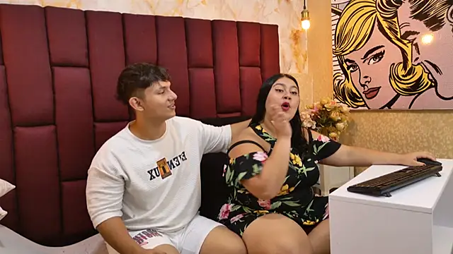 ParejaCurvy20 online show from July 18, 7:05 pm