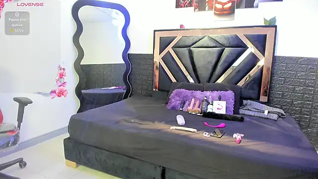 Queen Jen online show from June 3, 8:03 pm