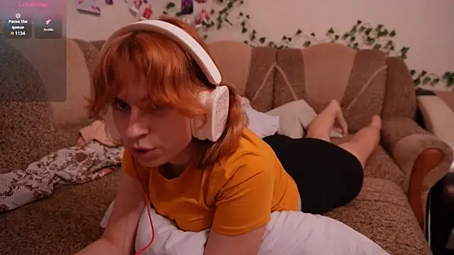 NinaSturmer online show from June 4, 7:40 pm