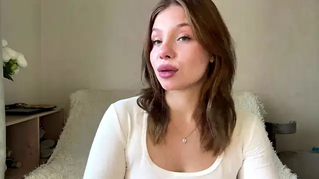 Lia be mine online show from June 2, 8:15 am