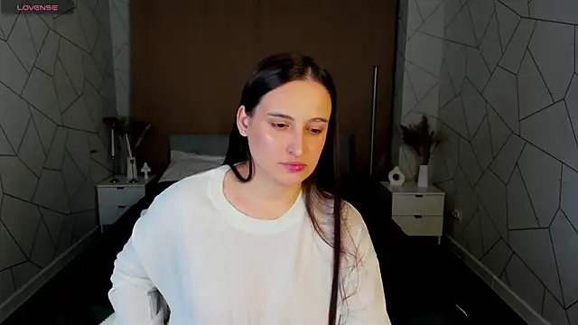 Elizabet Colllins online show from July 18, 5:15 pm