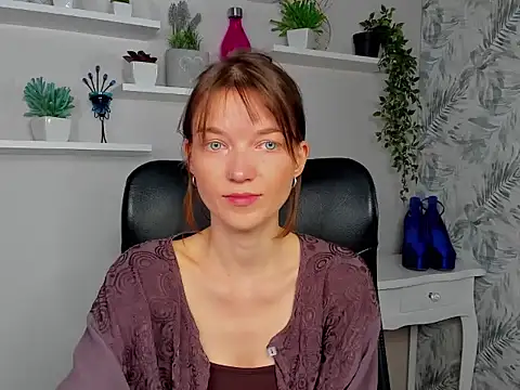 KiraBliss28 online show from June 2, 5:52 am