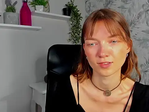 KiraBliss28 online show from June 8, 5:41 am