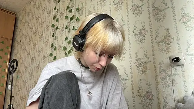 FatimahFroman online show from June 3, 2:33 pm