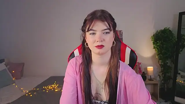 MelissaMay   online show from June 3, 9:20 pm