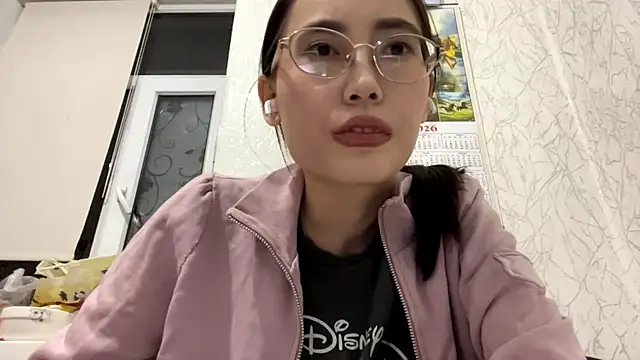 VickieTrudo online show from June 1, 8:10 pm