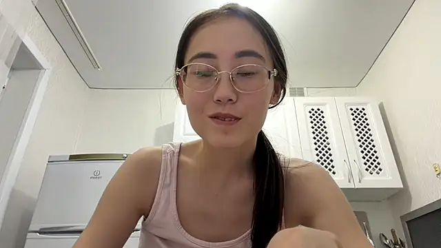 VickieTrudo online show from July 19, 8:33 pm