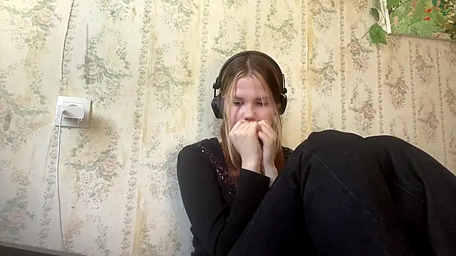 SusanaLeichty online show from June 2, 6:36 am